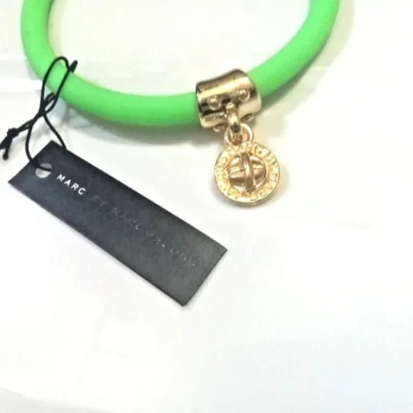NWT Marc Jacob's Toucan Green Bracelet Gold Charm Women's Jewelry Gift Golden - Picture 3 of 7